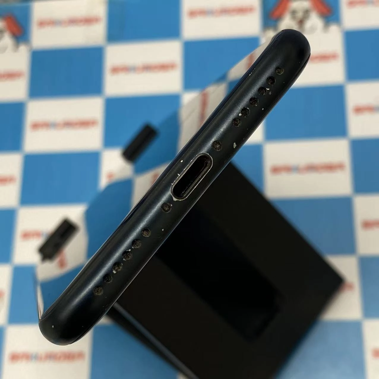 iPhoneSE 第3世代 64GB ミッドナイト MMYC3J/A au版SIMフリー