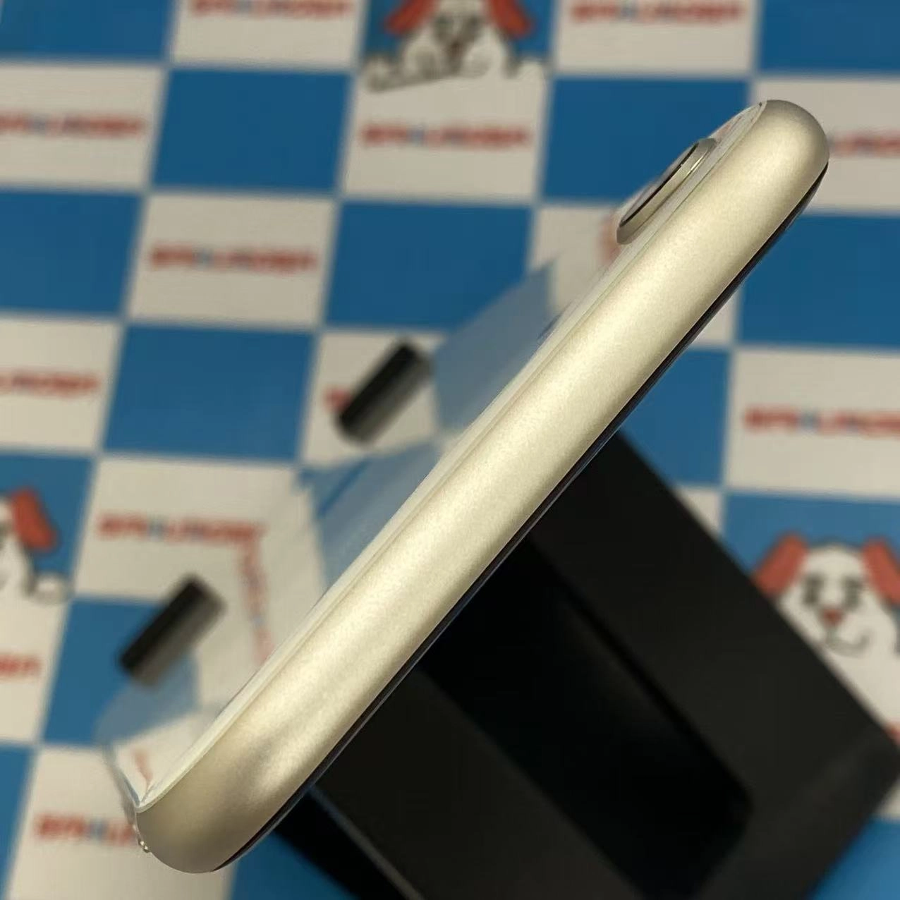 iPhoneSE 第3世代 256GB スターライト MMYK3J/A AU版SIMフリー