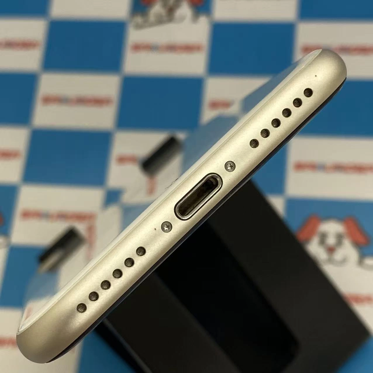 iPhoneSE 第3世代 256GB スターライト MMYK3J/A AU版SIMフリー