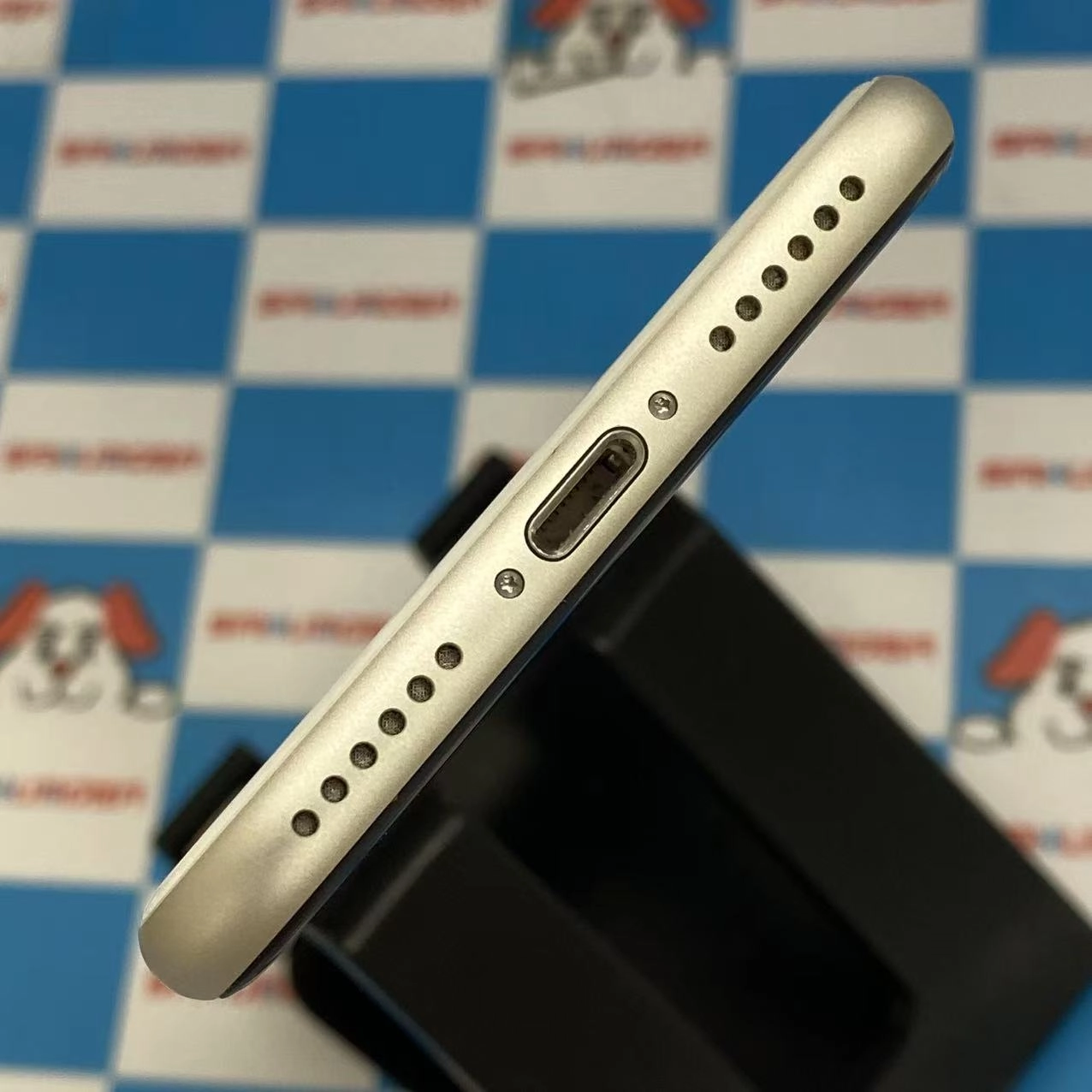 iPhoneSE 第3世代 64GB スターライト MMYD3J/A SIMフリー極美品