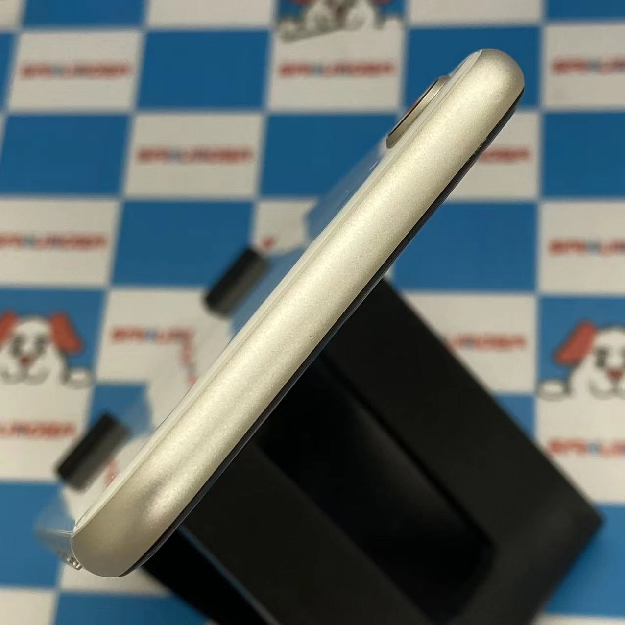 iPhoneSE 第3世代 64GB スターライト MMYD3J/A SIMフリー極美品