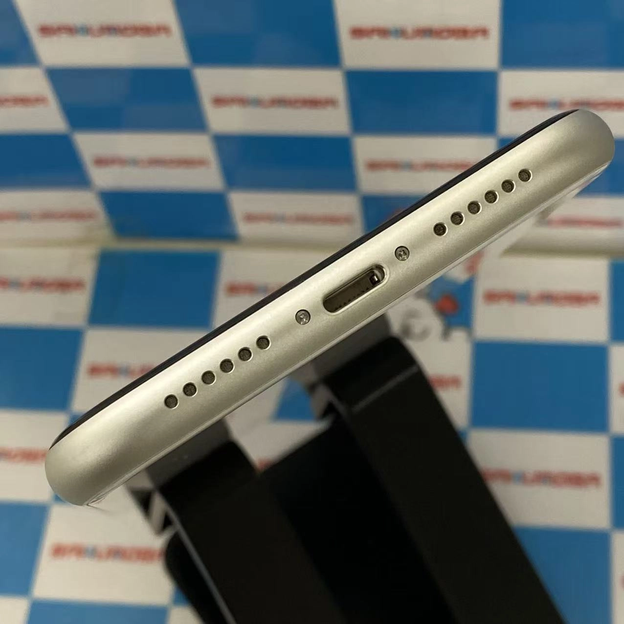 iPhoneXR 64GB ホワイト MT032J/A AU版SIMフリージャンク品