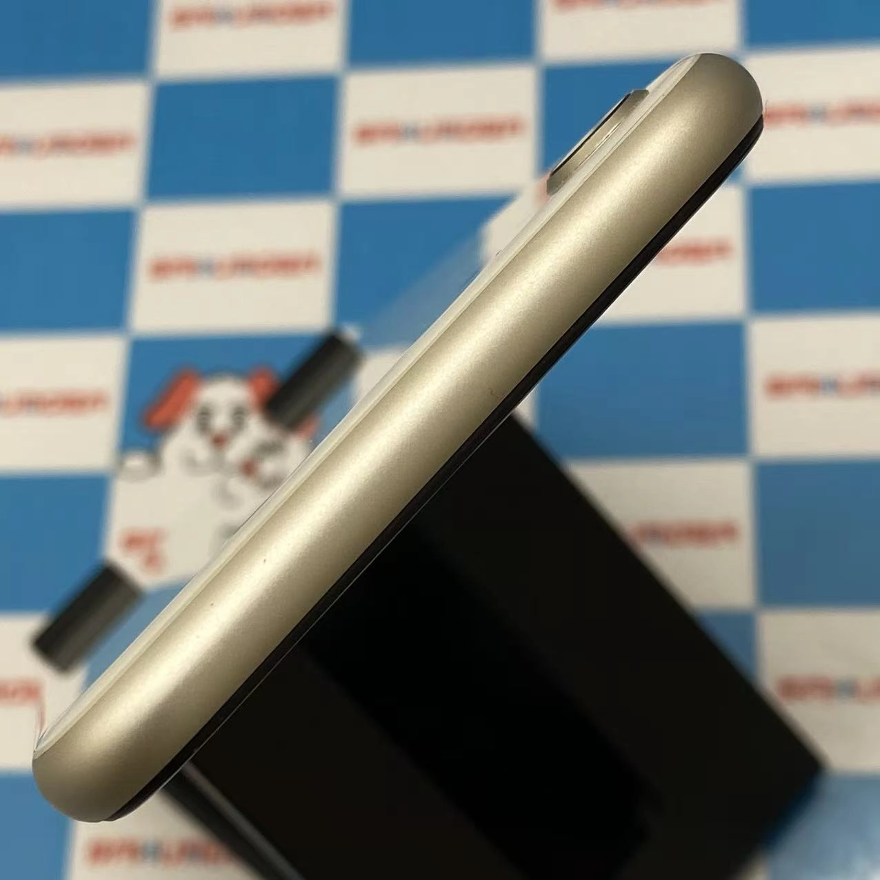 iPhoneSE 第3世代 256GB スターライト MMYK3J/A AU版SIMフリー美品