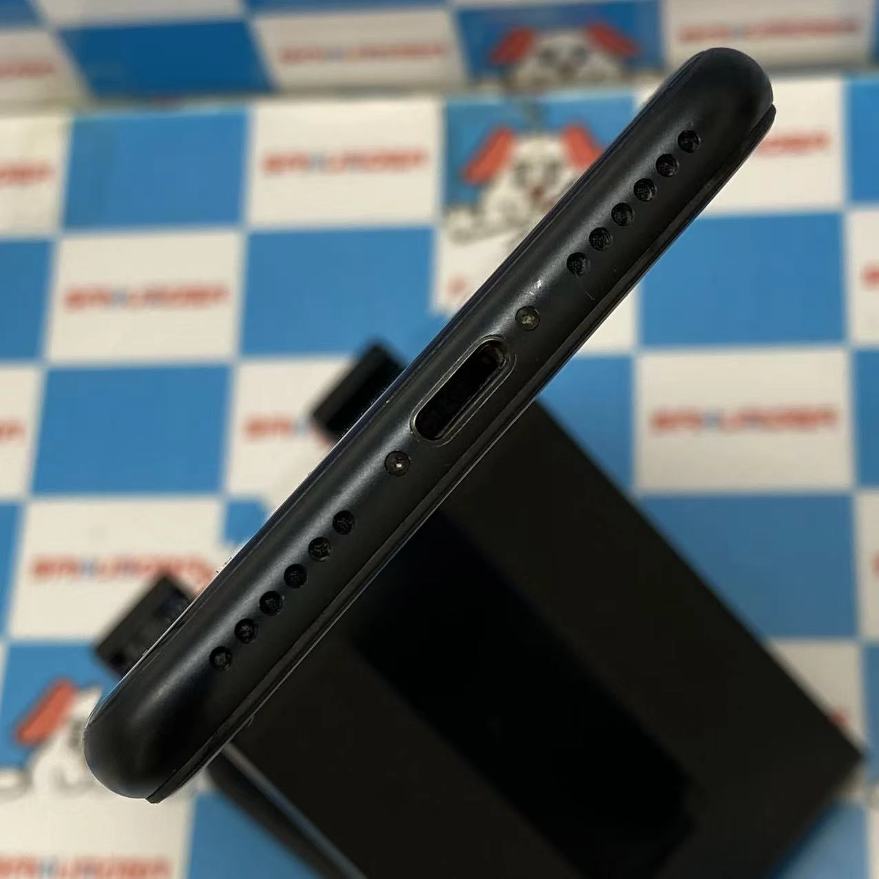 iPhoneSE 第3世代 128GB ミッドナイト MMYF3J/A docomo版SIMフリー 訳あり品