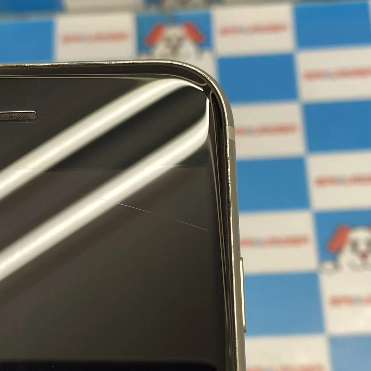 iPhoneSE 第3世代 64GB スターライト MMYD3J/A AU版SIMフリー