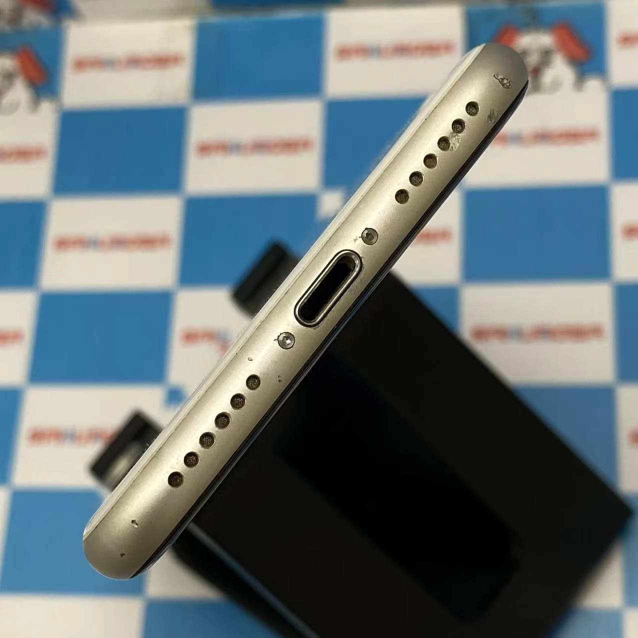 iPhoneSE 第3世代 64GB スターライト MMYD3J/A AU版SIMフリー