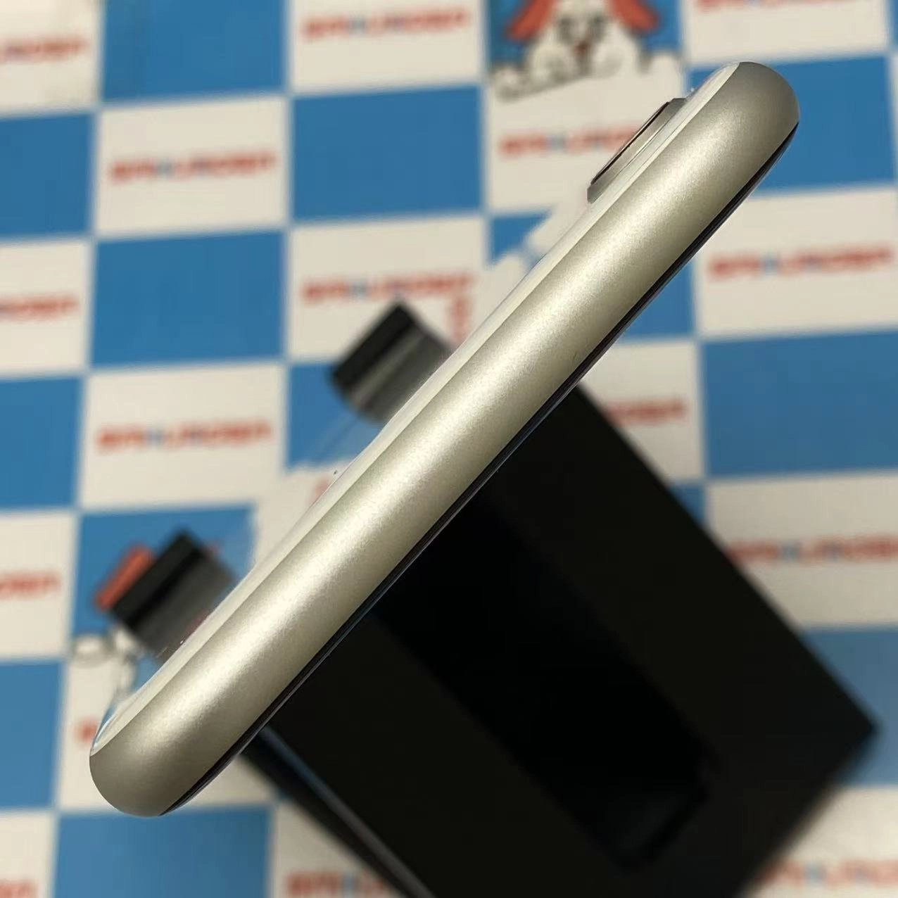 iPhoneSE 第2世代 64GB ホワイト MHGQ3J/A SoftBank版SIMフリー 新品同様