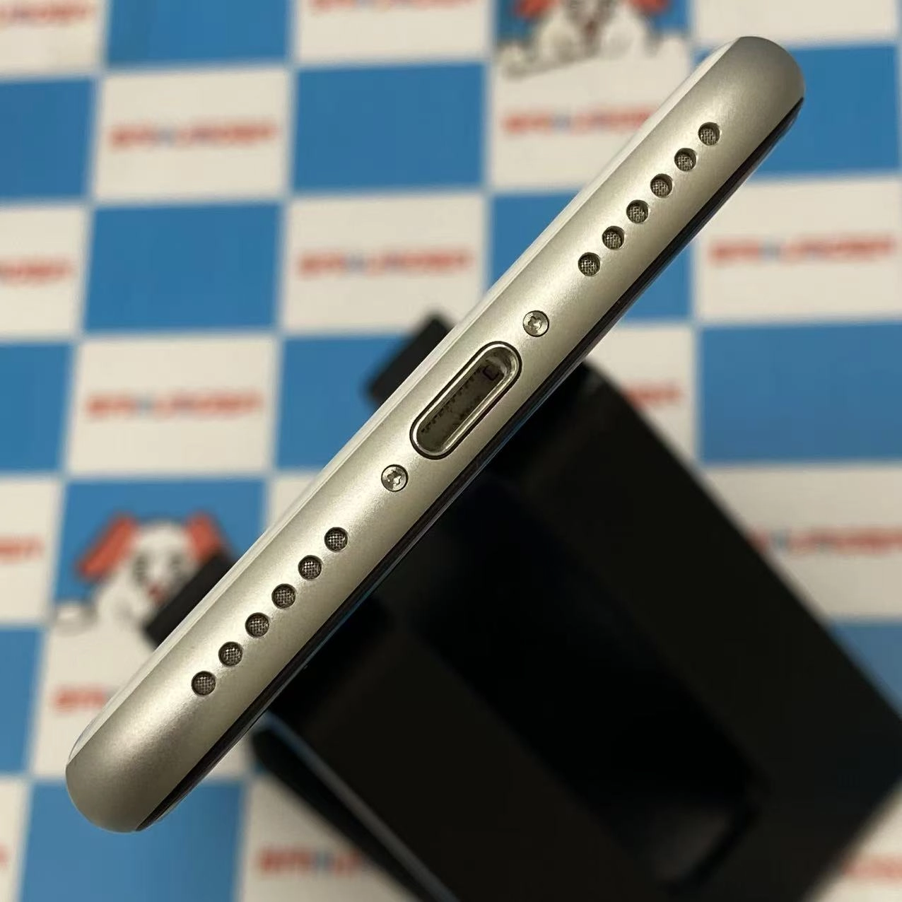 iPhoneSE 第2世代 64GB ホワイト MHGQ3J/A SoftBank版SIMフリー 新品同様