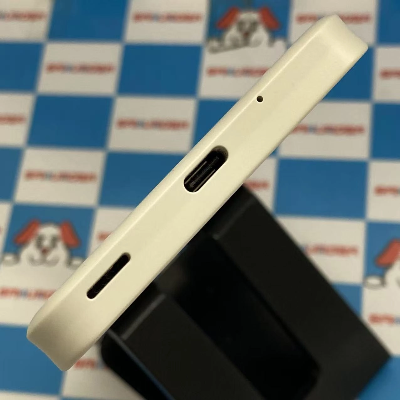 AQUOS wish 64GB アイボリー SHG06 AU版SIMフリー 極美品