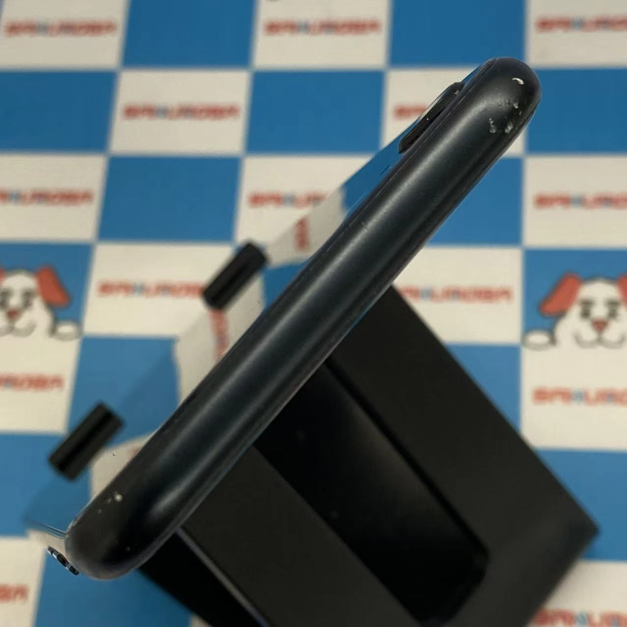 iPhoneSE 第3世代 64GB ミッドナイト MMYC3J/A docomo版SIMフリー訳あり品