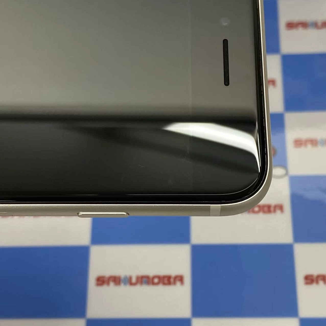 iPhoneSE 第3世代 64GB スターライト MMYD3J/A docomo版SIMフリー