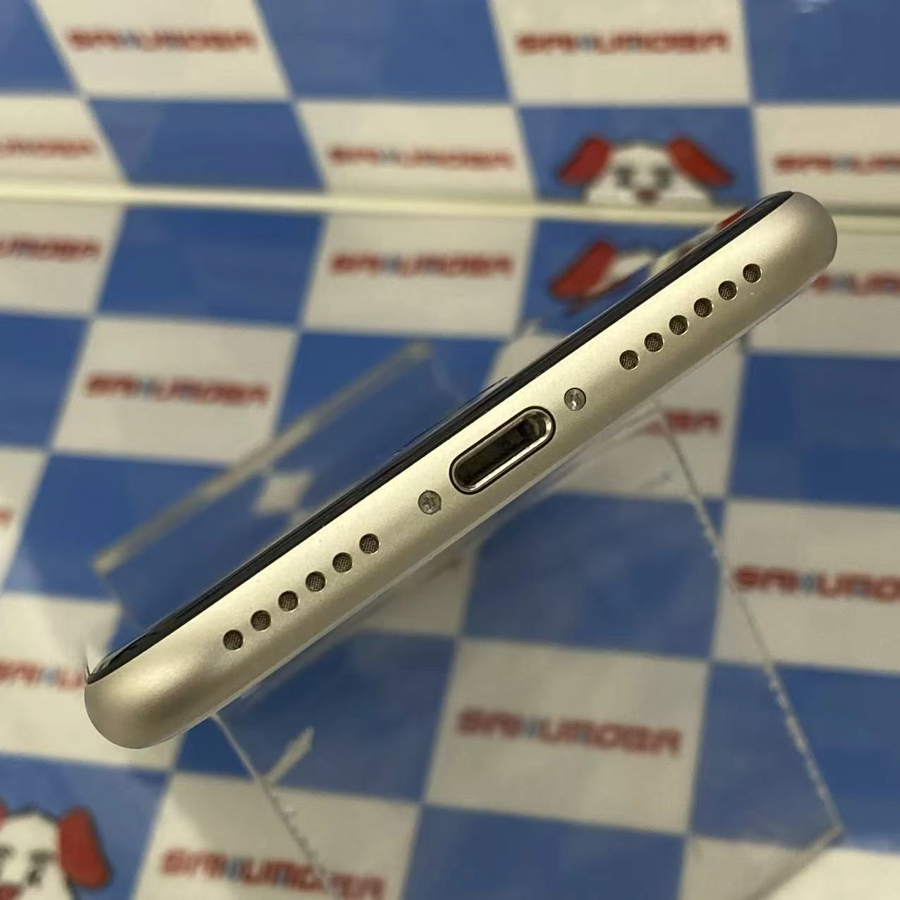 iPhoneSE 第3世代 64GB スターライト MMYD3J/A docomo版SIMフリー