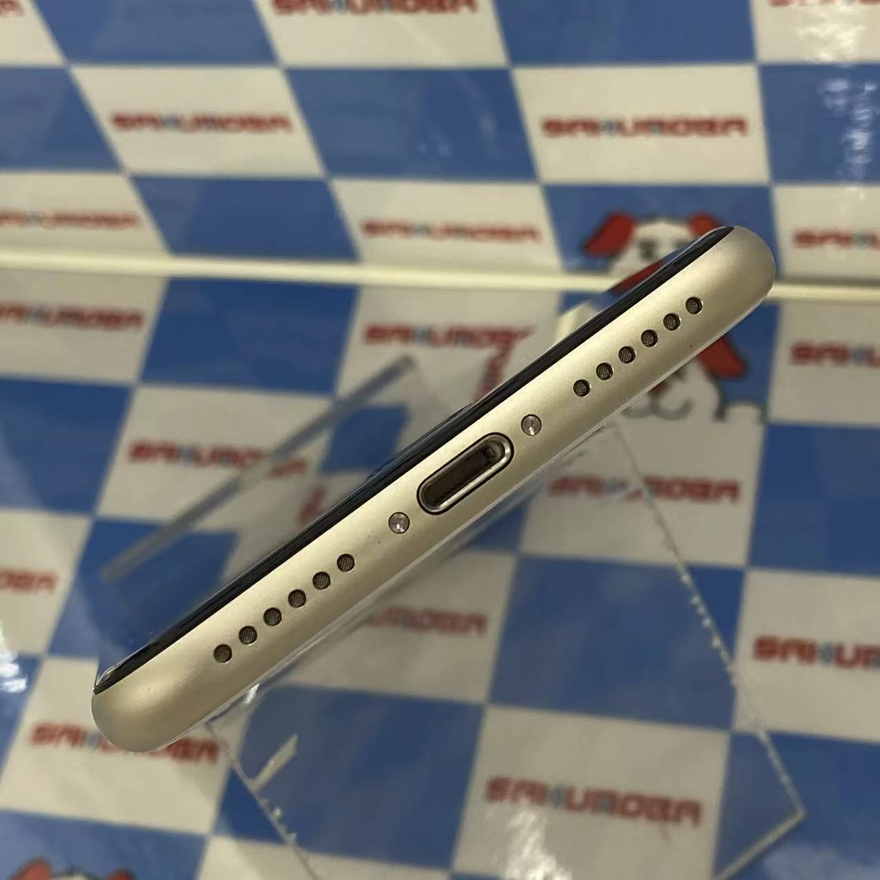 iPhoneSE 第3世代 64GB スターライト MMYD3J/A docomo版SIMフリー