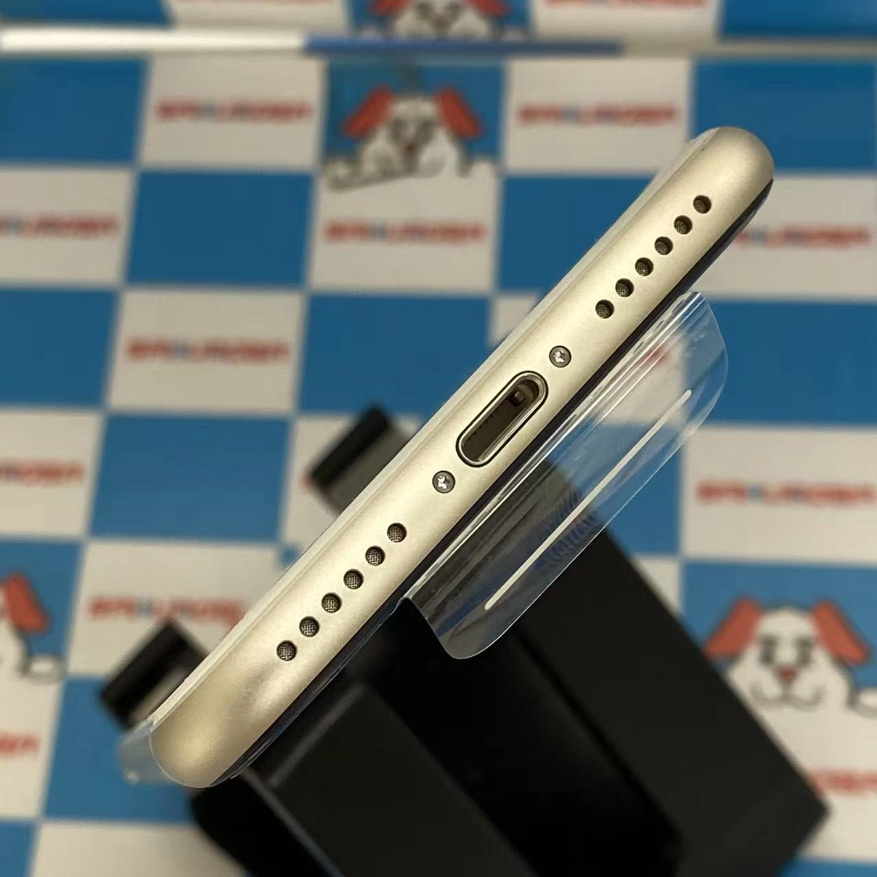 iPhoneSE 第3世代 128GB スターライト MMYG3J/A SIMフリー開封未使用品