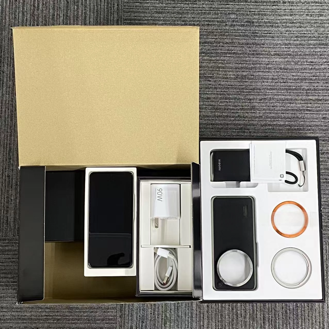 Xiaomi 14 Ultra 16GB/512GB ホワイト 24030PN60G SIMフリー極美品