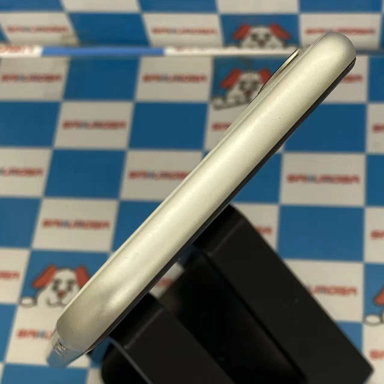 iPhone11 256GB ホワイト MWM82J/A AU版SIMフリー au