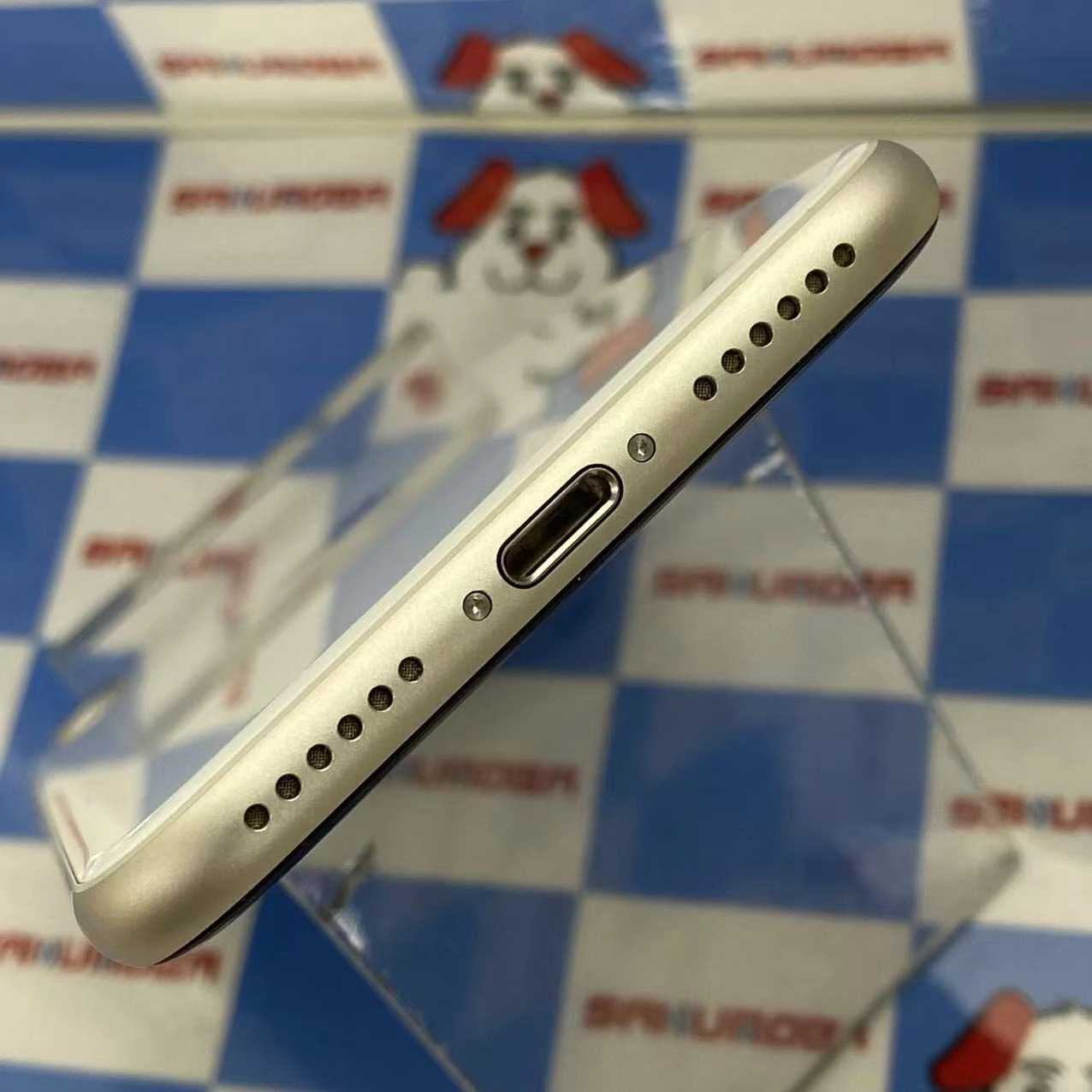 iPhoneSE 第3世代 64GB スターライト MMYD3J/A AU版SIMフリー訳あり品