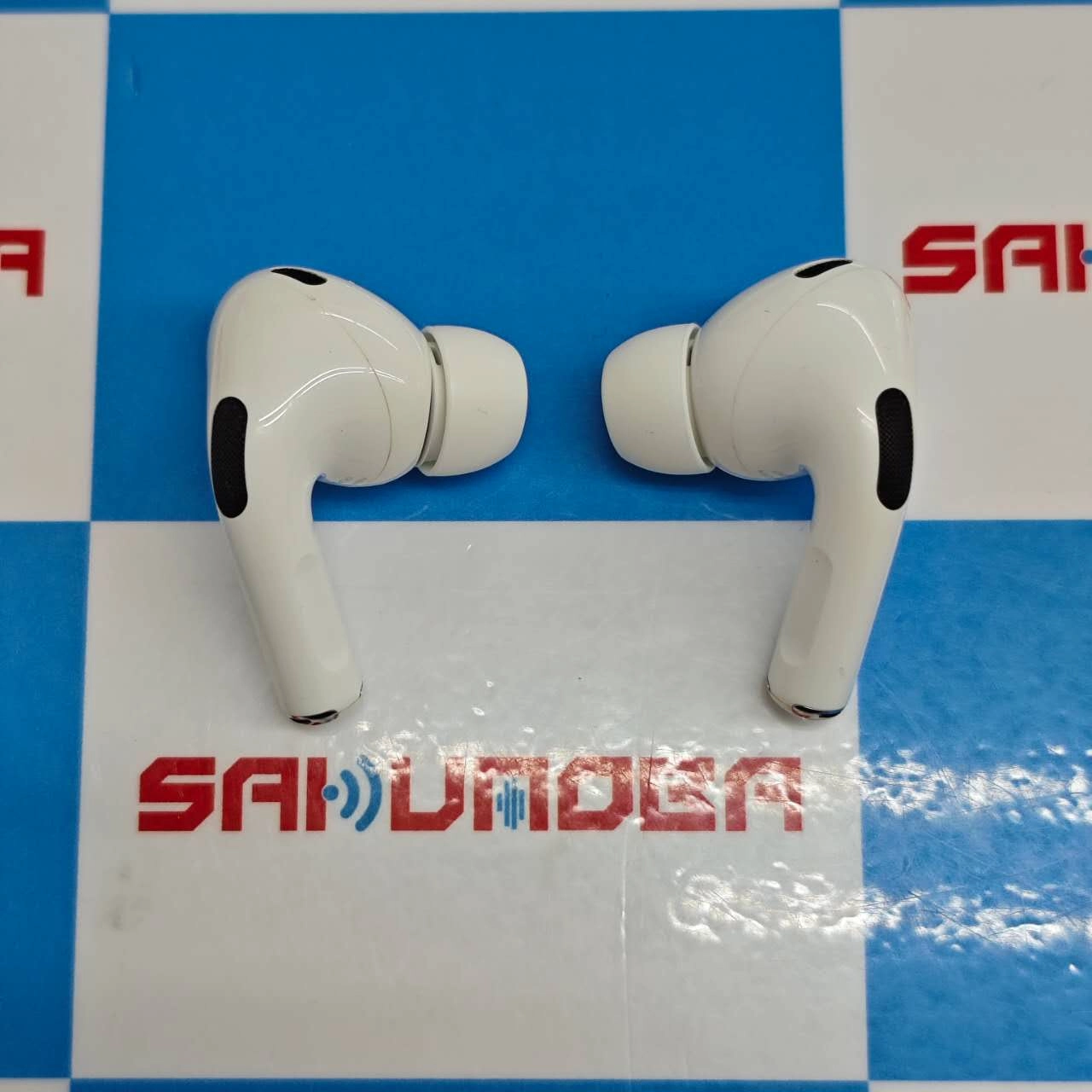 AirPods Pro 第2世代 MagSafe充電ケース(USB-C)付き ホワイト MTJV3J/A