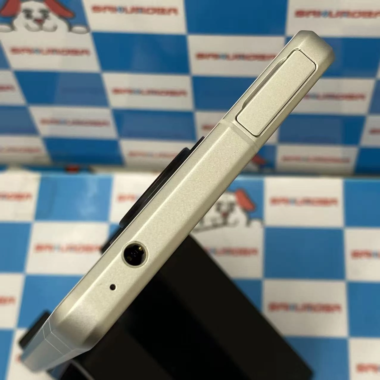 AQUOS R8 8GB/256GB クリーム SH-52D docomo版SIMフリー 極美品
