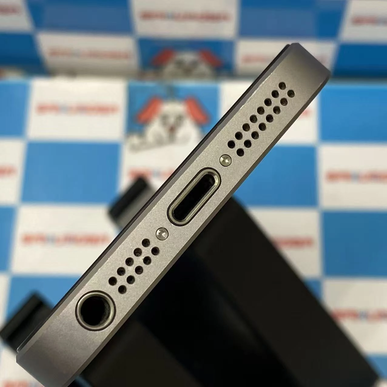 iPhoneSE 16GB スペースグレイ MLLN2J/A docomo版SIMフリー 訳あり品