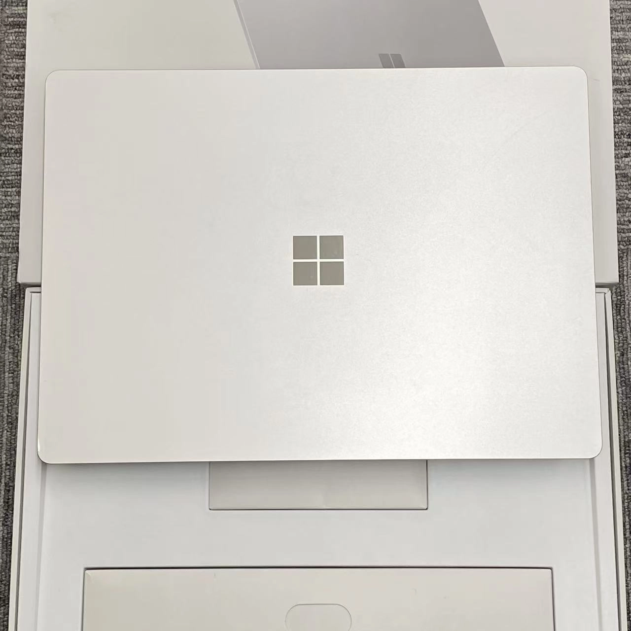 Surface Laptop 4 13.5インチ Core i5 16GB/512GB プラチナ (Alcantara) 1950