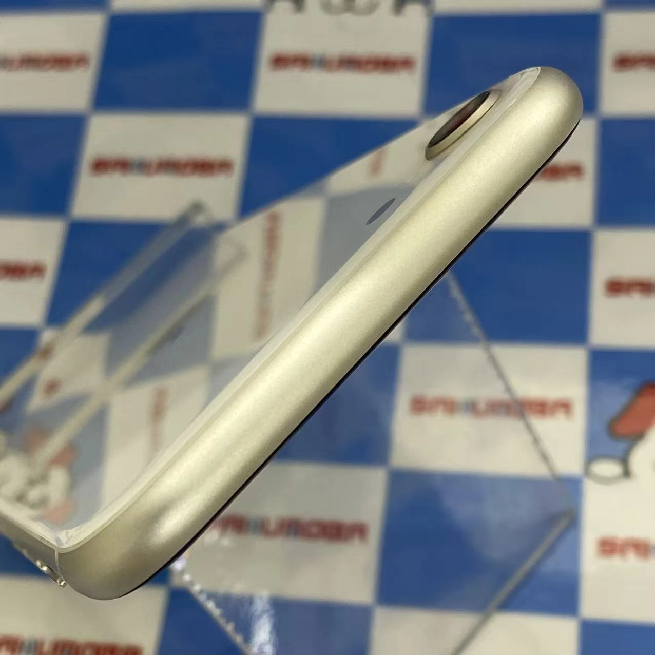 iPhoneSE 第3世代 64GB スターライト MMYD3J/A docomo版SIMフリー美品