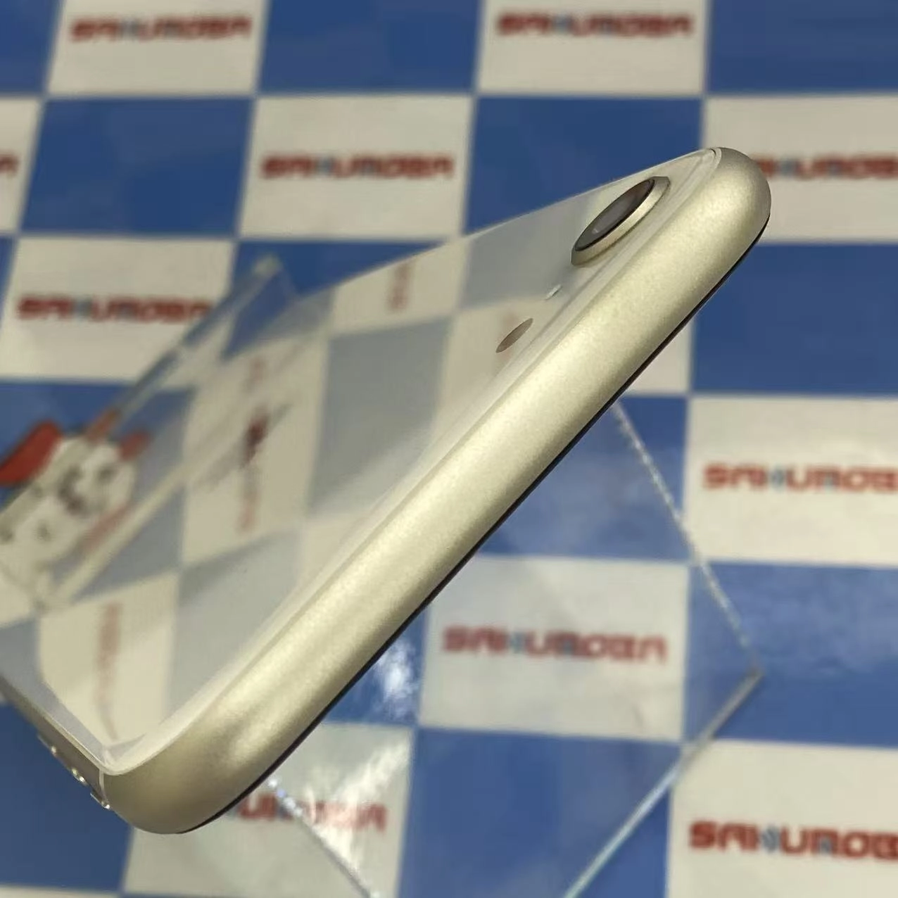 iPhoneSE 第3世代 64GB スターライト MMYD3J/A docomo版SIMフリー極美品