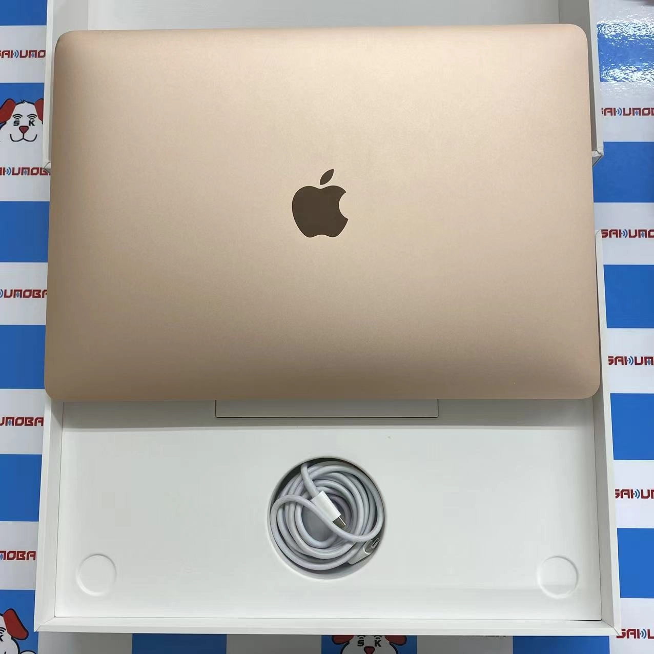 MacBook Air 13インチ Late2020 Apple M1 256GB CPU8 GPU7 ゴ-ルド Z12A0005R
