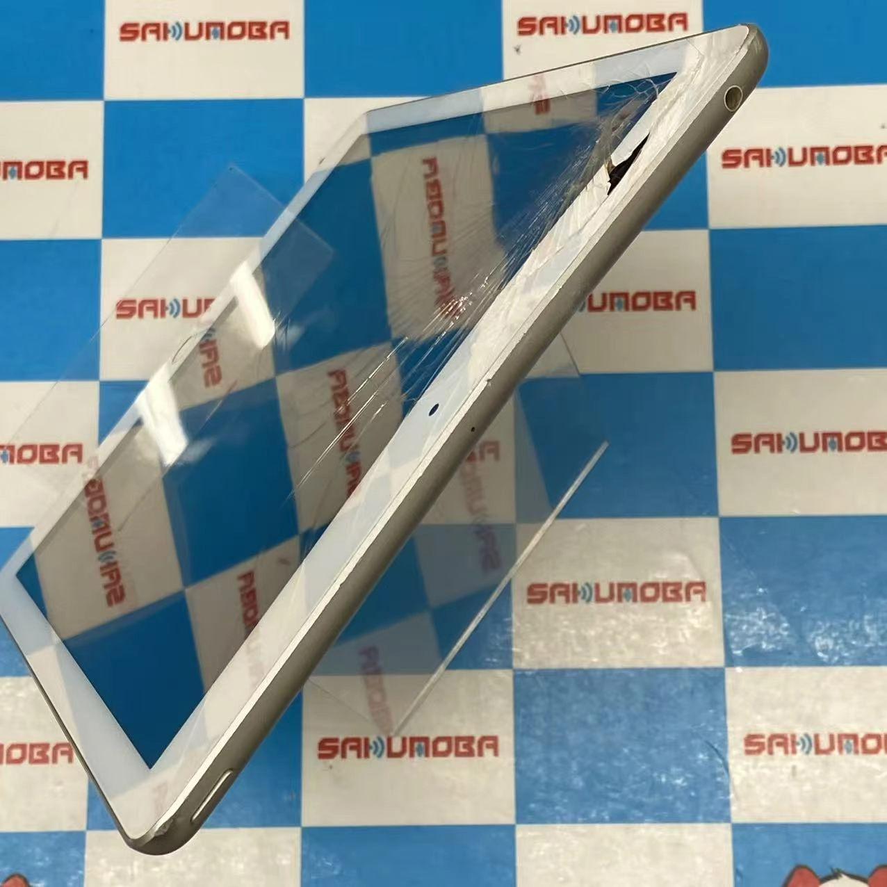 iPad 第5世代 Wi-Fiモデル 32GB シルバー MP2G2J/A ジャンク品