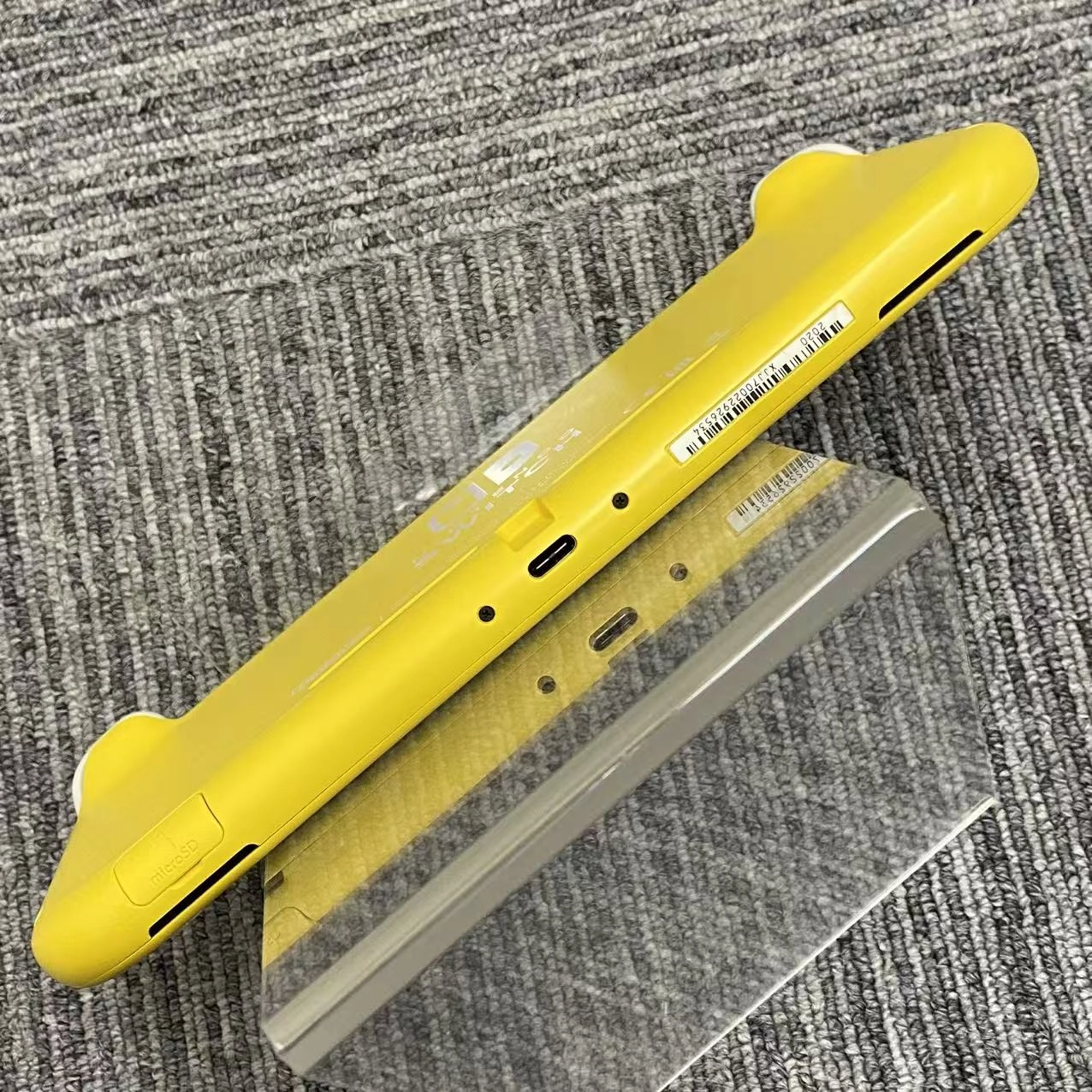 Nintendo Switch Lite 2019年モデル 32GB イエロー HDH-S-YAZAA 訳あり品