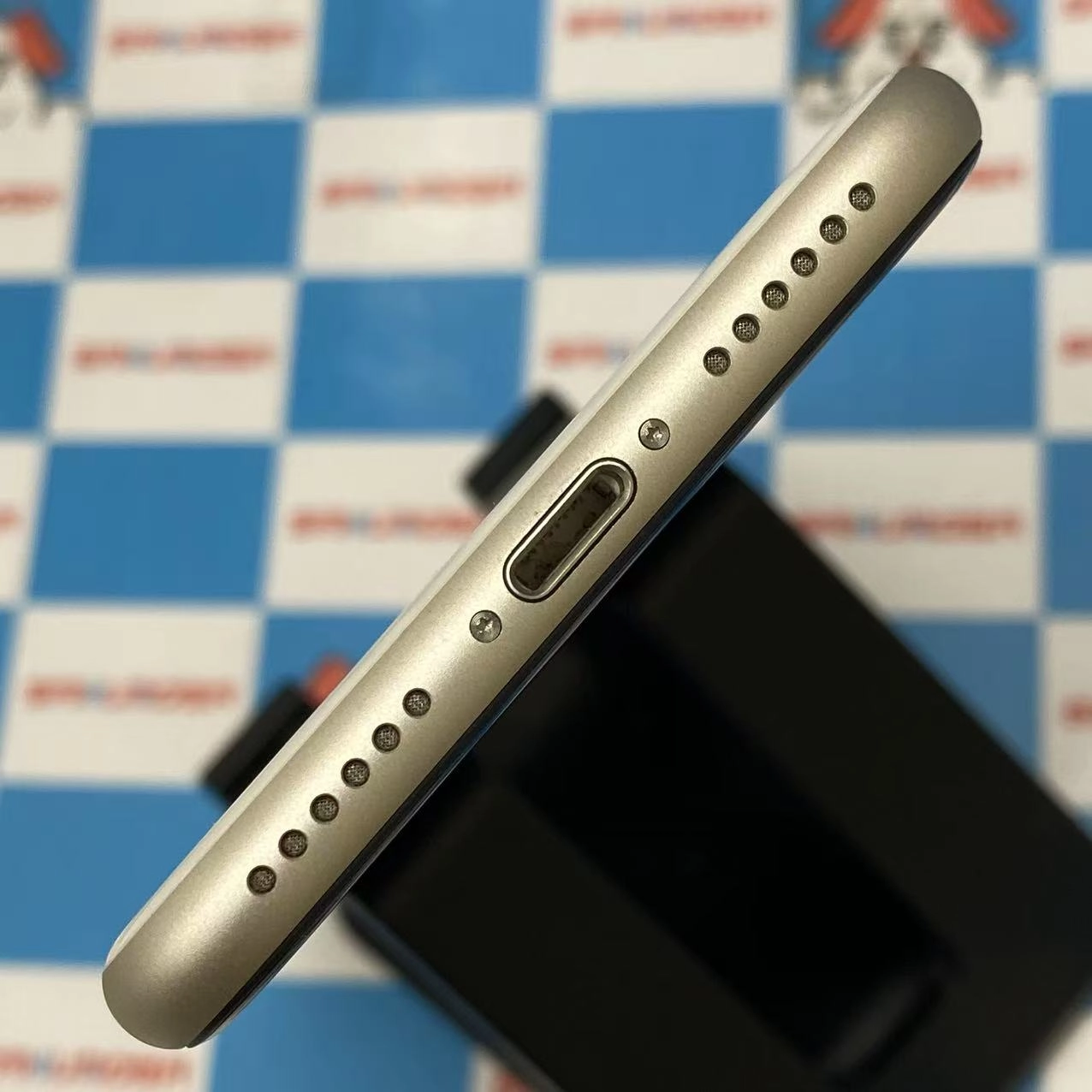 iPhoneSE 第3世代 128GB スターライト MMYG3J/A SoftBank版SIMフリー 極美品