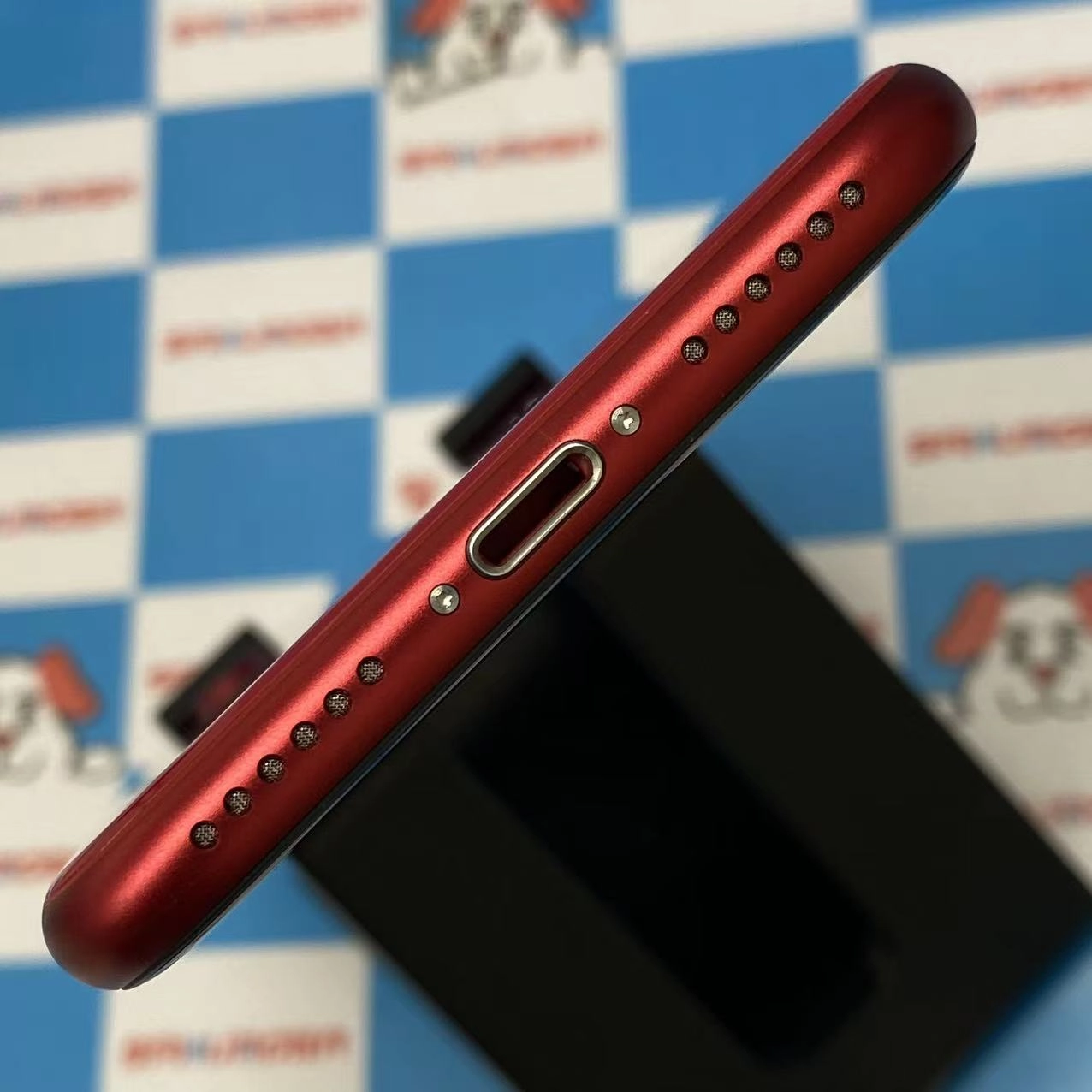 iPhoneSE 第2世代 128GB Product Red MHGV3J/A docomo版SIMフリー 新品同様