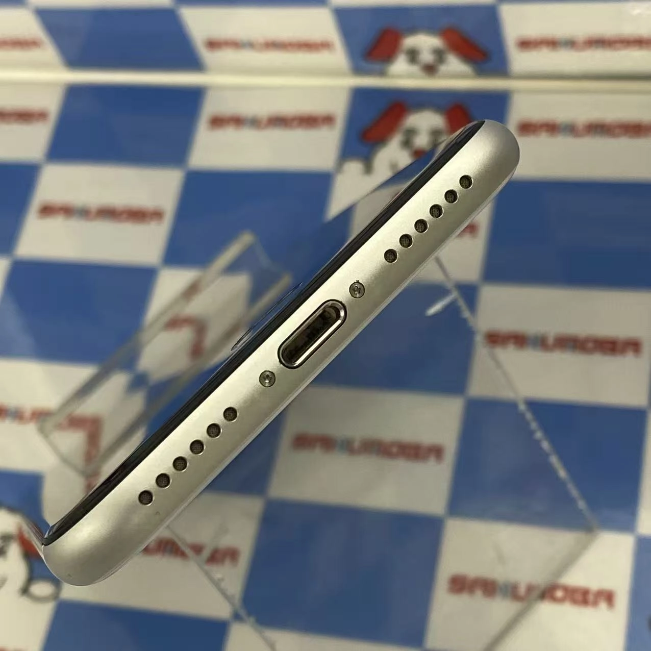 iPhoneSE 第2世代 128GB ホワイト MHGU3J/A docomo版SIMフリージャンク品