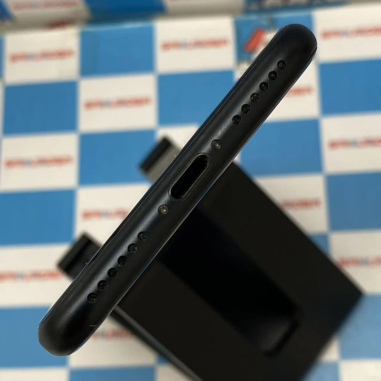 iPhoneSE 第3世代 64GB ミッドナイト MMYC3J/A SoftBank版SIMフリー 美品