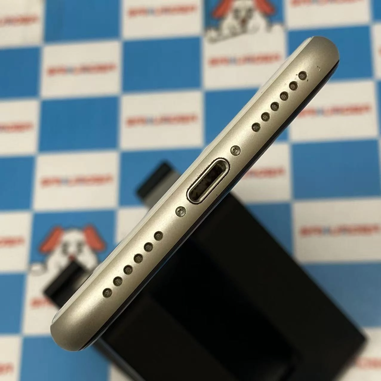 iPhoneSE 第3世代 256GB スターライト MMYK3J/A SIMフリー