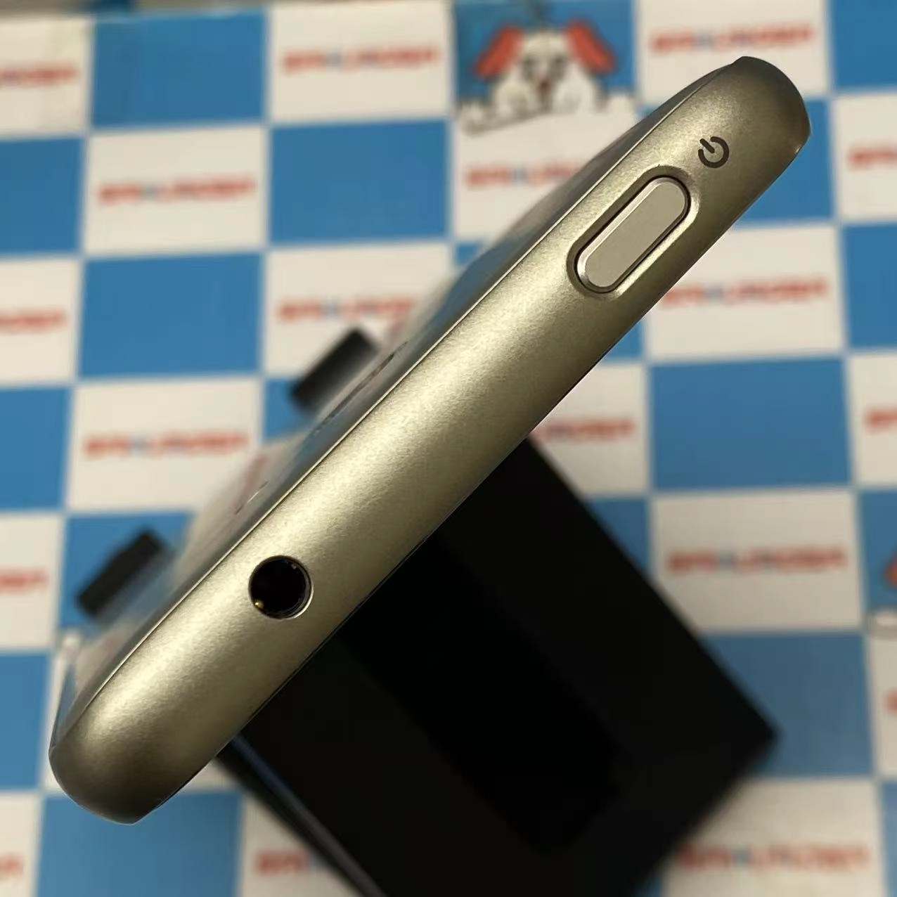 BASIO4 32GB シャンパンゴールド KYV47 AU版SIMフリー 美品 au