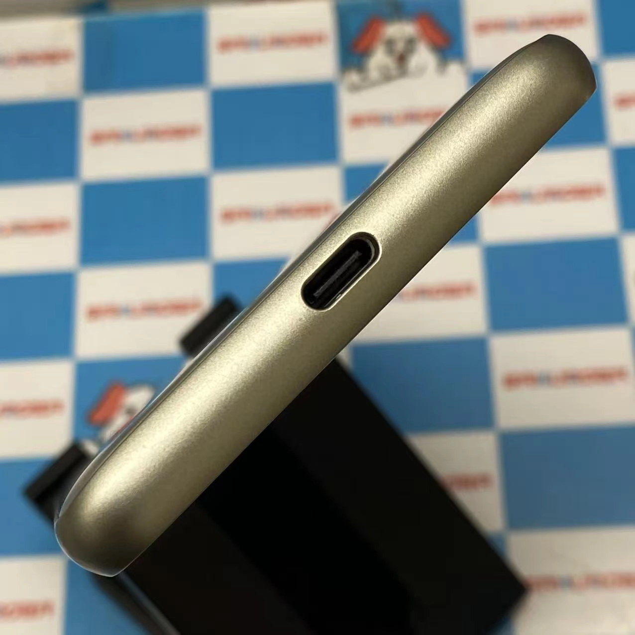 BASIO4 32GB シャンパンゴールド KYV47 AU版SIMフリー 美品 au