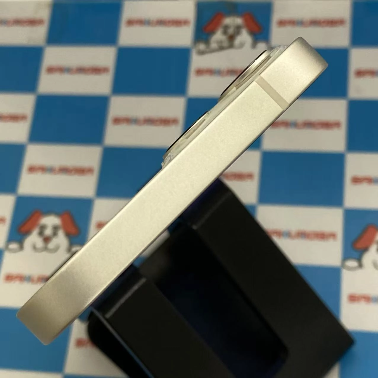 iPhone13 128GB スターライト MLND3J/A docomo版SIMフリー新品同様