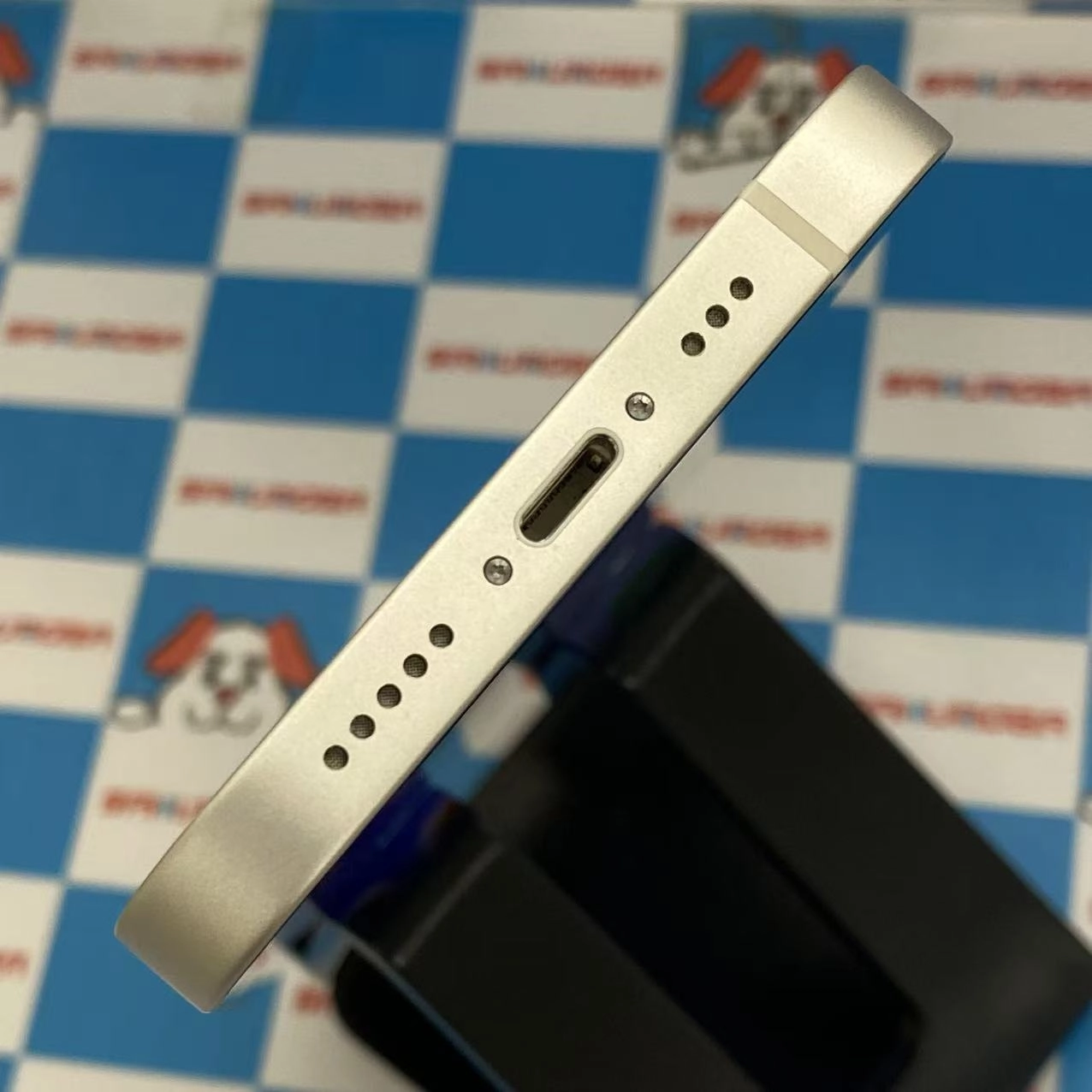 iPhone13 128GB スターライト MLND3J/A docomo版SIMフリー新品同様