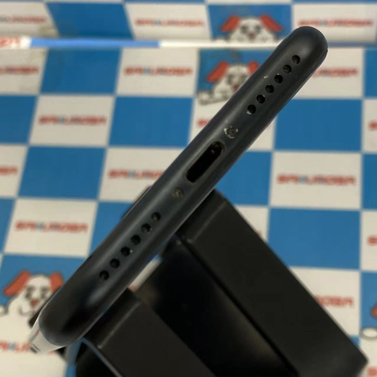 iPhoneSE 第3世代 64GB ミッドナイト MMYC3J/A docomo版SIMフリー