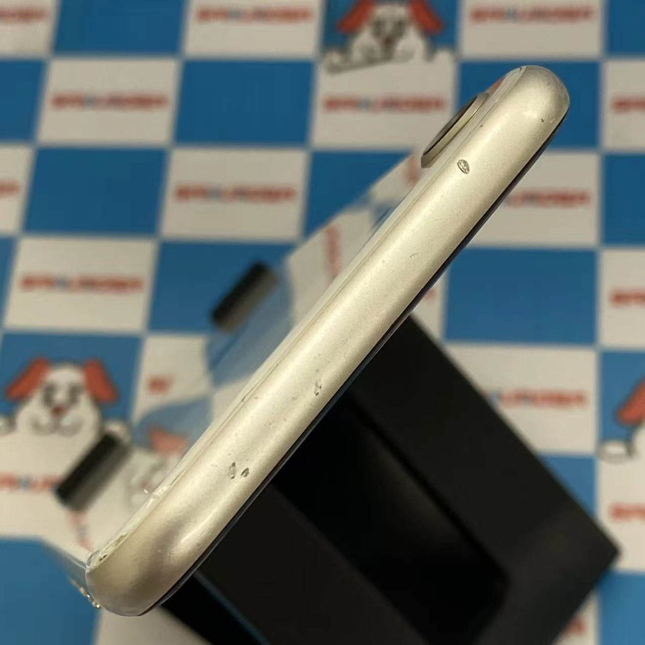 iPhoneSE 第3世代 128GB スターライト MMYG3J/A SoftBank版SIMフリージャンク品