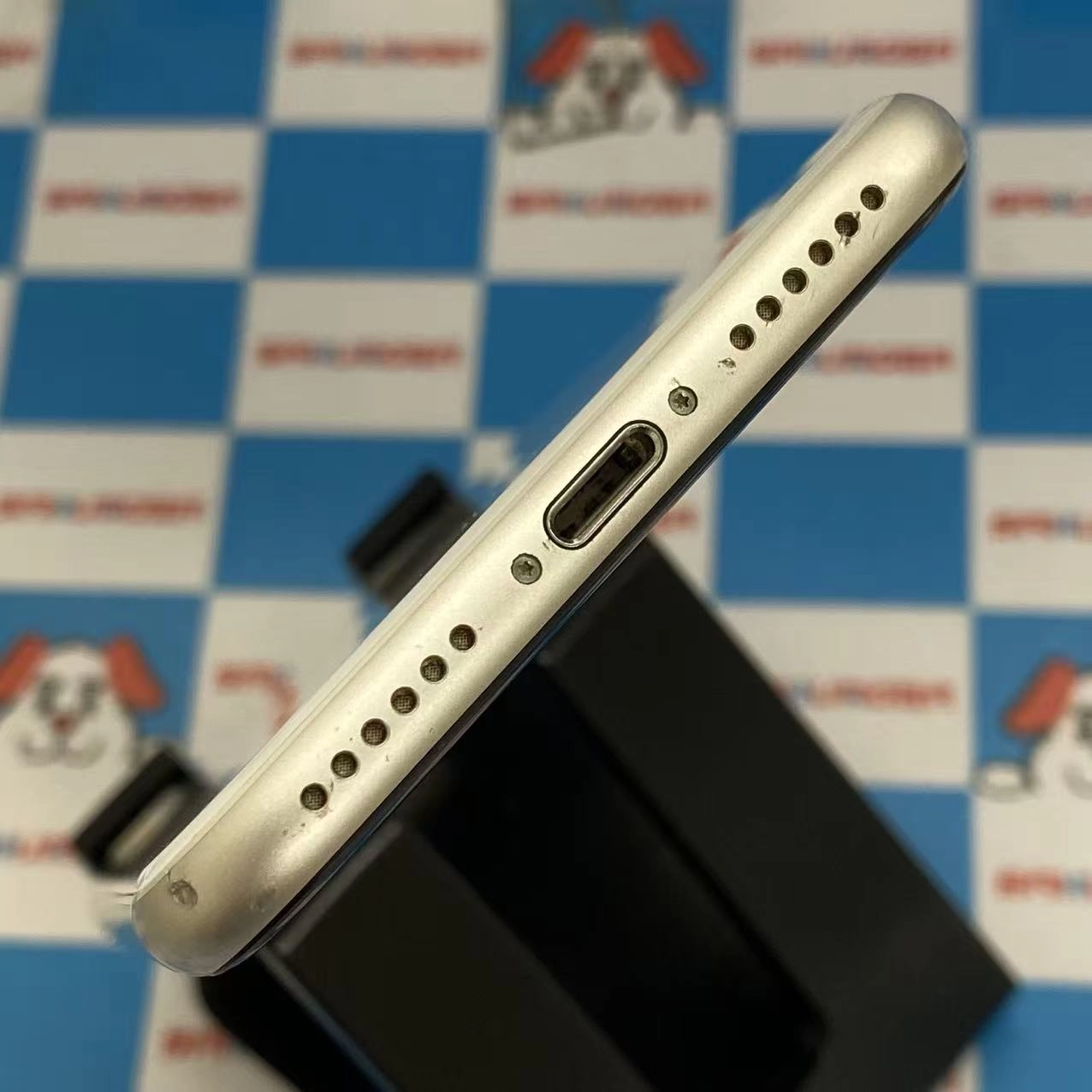 iPhoneSE 第3世代 128GB スターライト MMYG3J/A SoftBank版SIMフリージャンク品