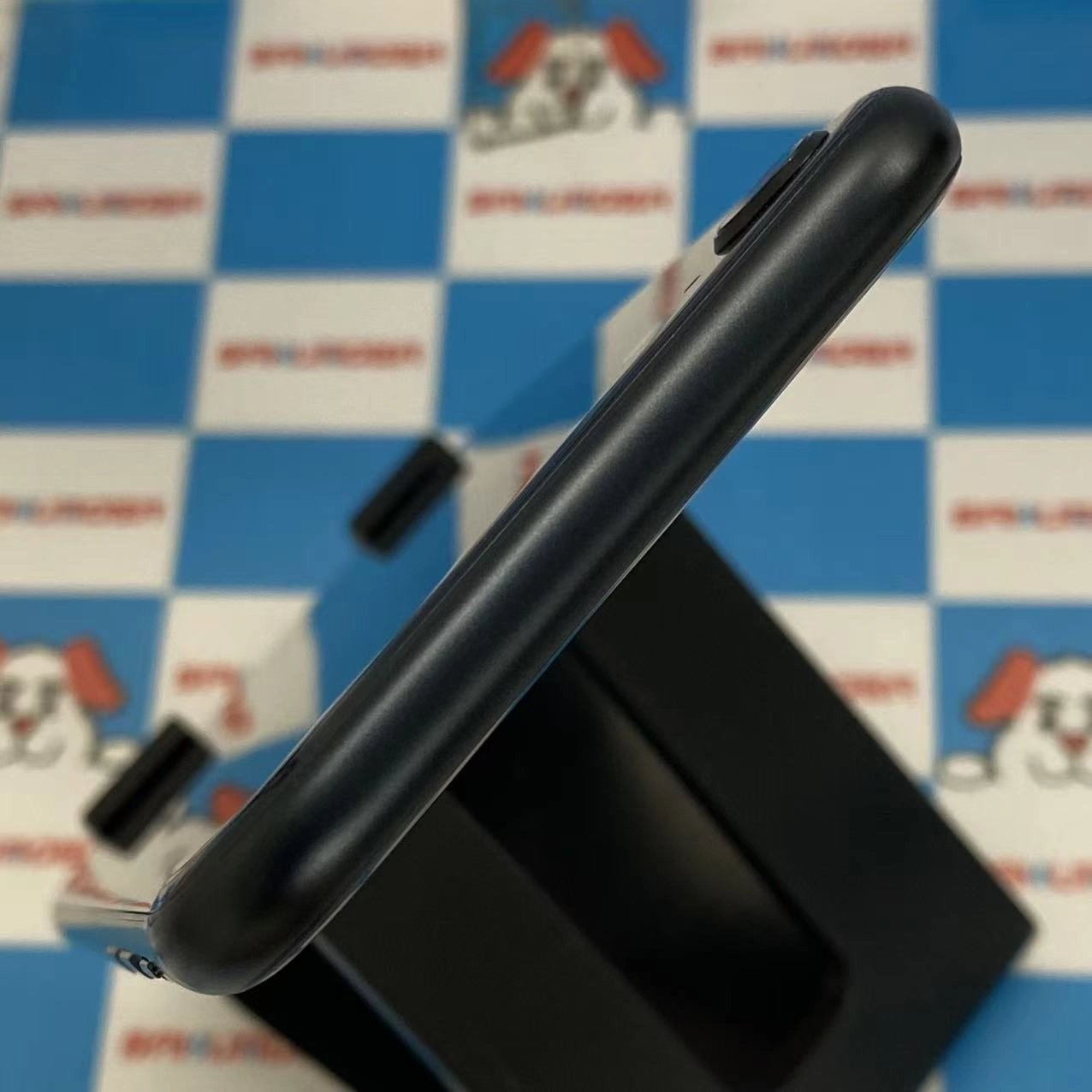 iPhoneSE 第3世代 64GB ミッドナイト MMYC3J/A SoftBank版SIMフリー新品同様