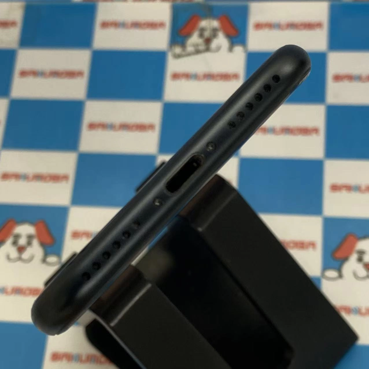 iPhoneSE 第3世代 64GB ミッドナイト MMYC3J/A SoftBank版SIMフリー新品同様