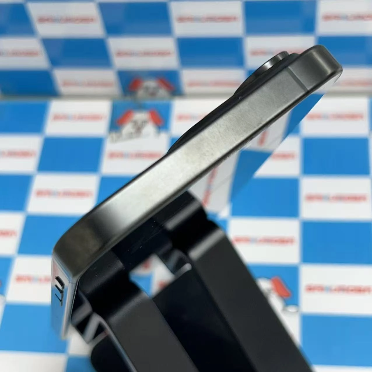 iPhone15 Pro Max 256GB ブラックチタニウム MU6P3J/A docomo版SIMフリー 美品