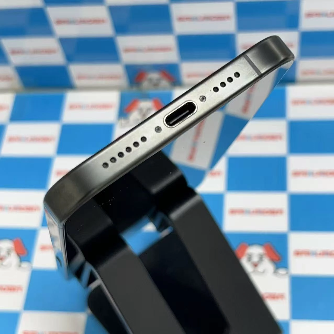 iPhone15 Pro Max 256GB ブラックチタニウム MU6P3J/A docomo版SIMフリー 美品