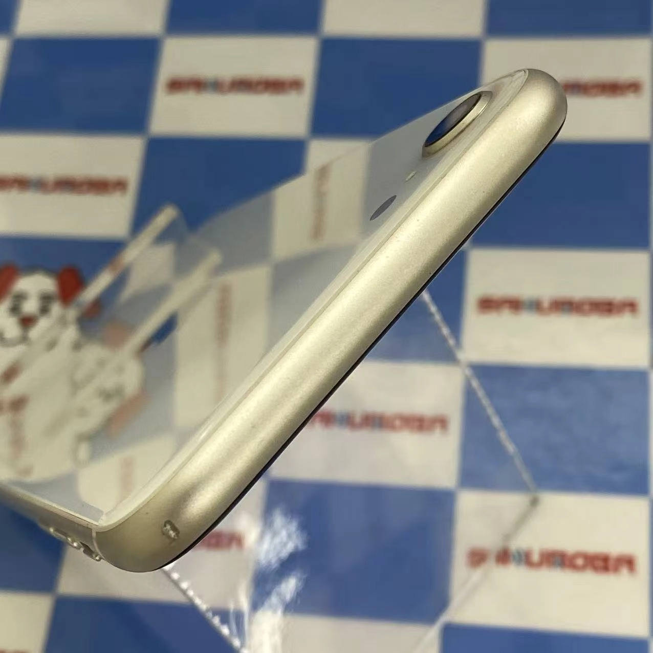 iPhoneSE 第3世代 64GB スターライト NMYD3J/A docomo版SIMフリー