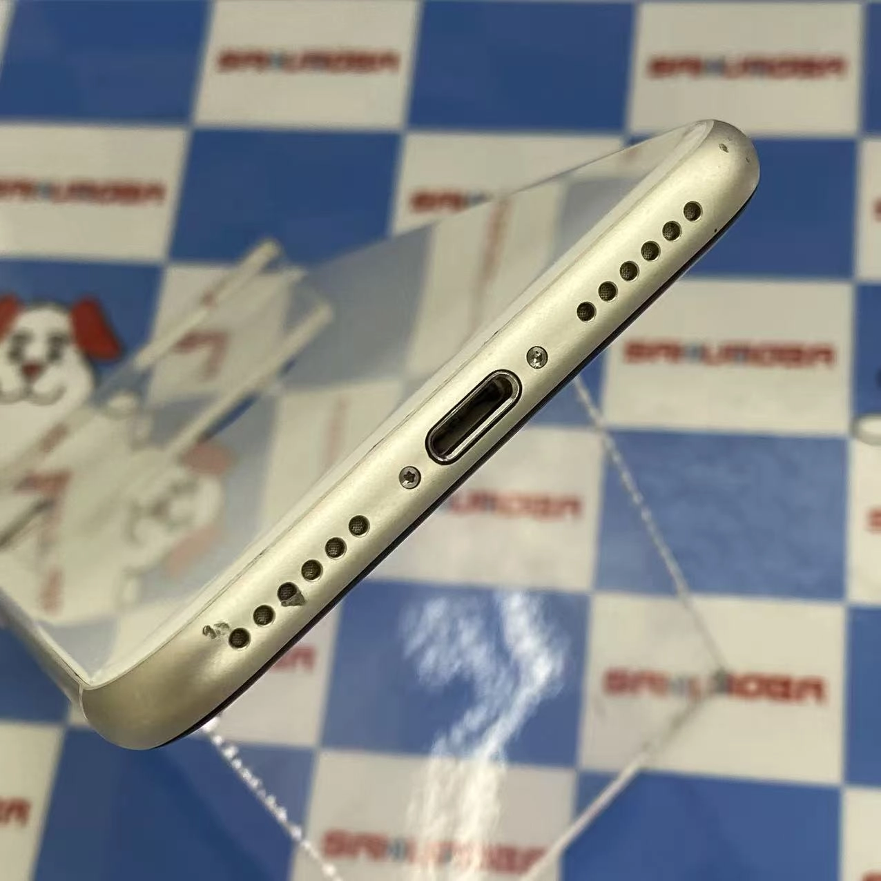 iPhoneSE 第3世代 64GB スターライト NMYD3J/A docomo版SIMフリー