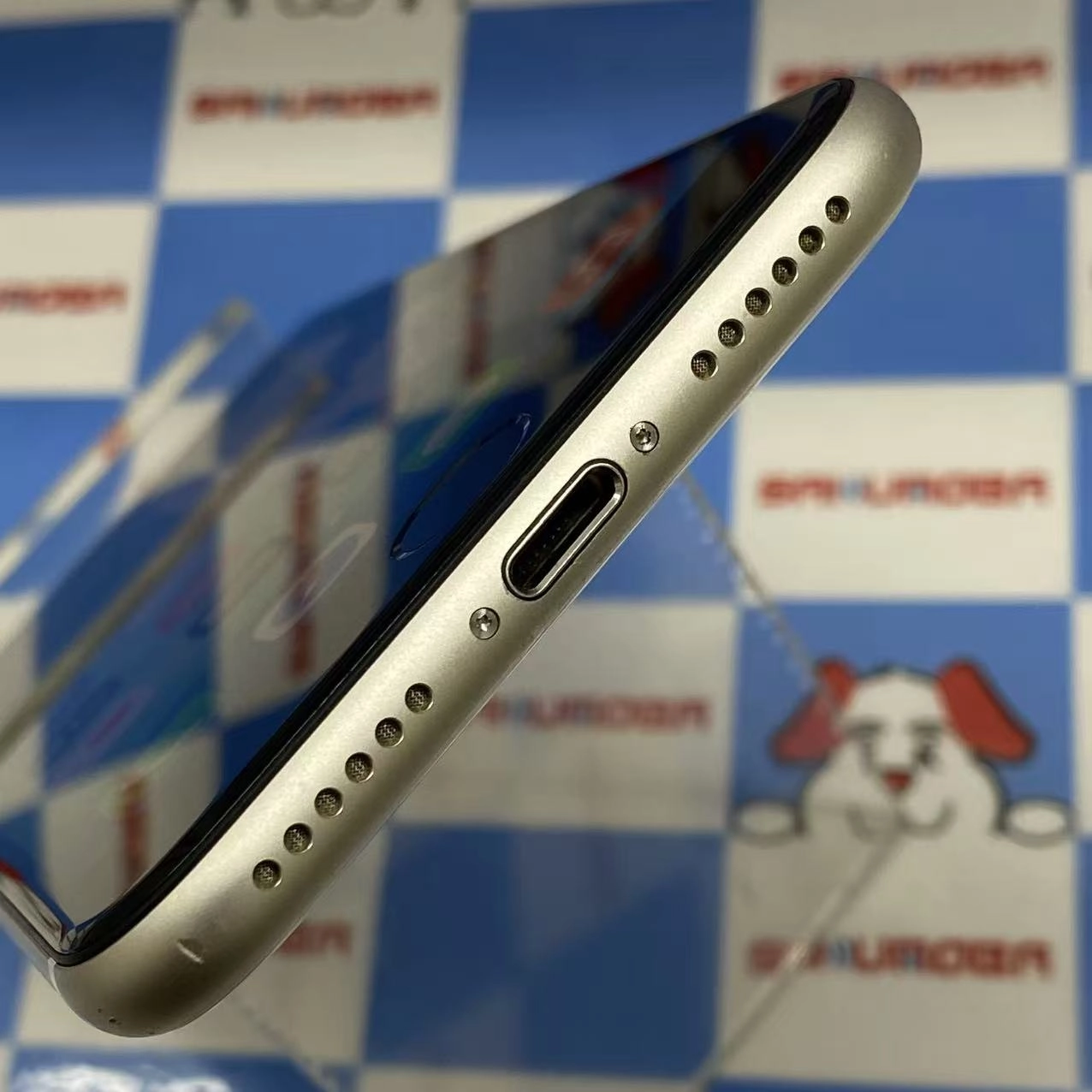 iPhoneSE 第3世代 128GB スターライト MMYG3J/A AU版SIMフリー