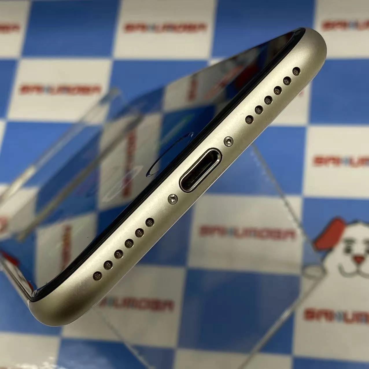 iPhoneSE 第3世代 256GB スターライト MMYK3J/A AU版SIMフリー 美品